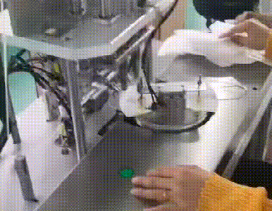 半自动焊耳线机.gif