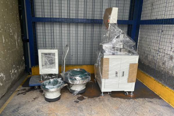 蜡烛灯底座开关自动组装机调试成功，寄往福建客户